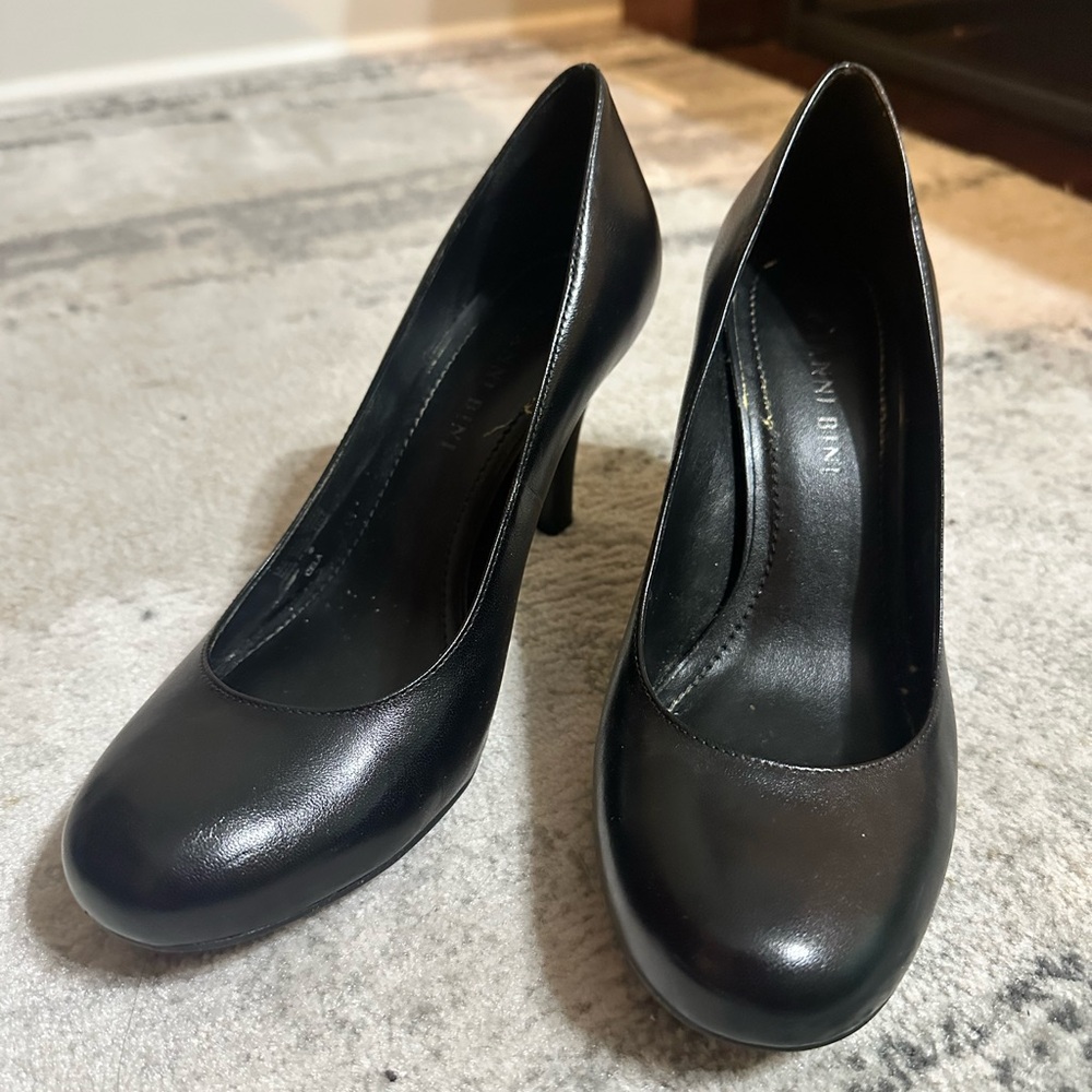Nine West Elegant Black Pumps